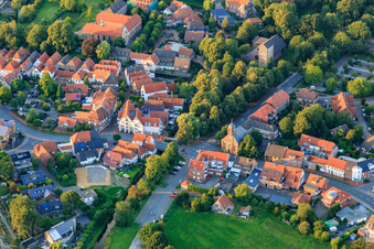 Vue aérienne de Église Saint-Jean et église du Christ-Roi à le quartier Gemen in Borken dans le département Rhénanie du Nord-Westphalie, Allemagne