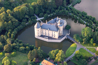 Vue oblique de Château de la jeunesse Gemen à le quartier Gemen in Borken dans le département Rhénanie du Nord-Westphalie, Allemagne