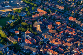 Vue aérienne de Sainte Walburge à le quartier Ramsdorf in Velen dans le département Rhénanie du Nord-Westphalie, Allemagne