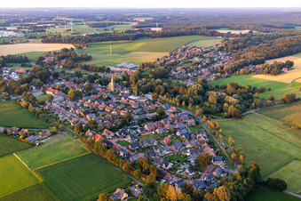 Vue aérienne de Vue des rues et des maisons dans les quartiers résidentiels à le quartier Klein-Reken in Reken dans le département Rhénanie du Nord-Westphalie, Allemagne