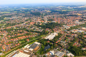 Vue aérienne de Vue de la ville depuis le sud-est avec Dula-Werke Dustmann & Co. GmbH, usine Ahaus à Ahaus dans le département Rhénanie du Nord-Westphalie, Allemagne