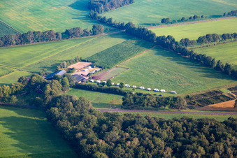 Vue aérienne de Camping De Nieuwe Bosplaats à Haaksbergen dans le département Overijssel, Pays-Bas