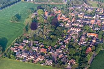 Vue aérienne de Cimetière à Rekken dans le département Gueldre, Pays-Bas