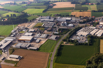 Vue aérienne de Parc industriel de Daimlerstrasse avec Hemsing Metallbau GmbH et le groupe BEWITAL à le quartier Oeding in Südlohn dans le département Rhénanie du Nord-Westphalie, Allemagne