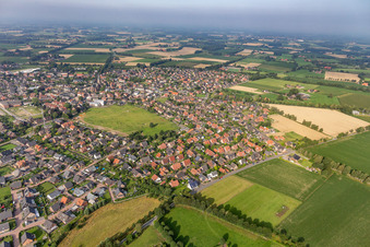 Vue aérienne de Du nord à le quartier Weseke in Borken dans le département Rhénanie du Nord-Westphalie, Allemagne