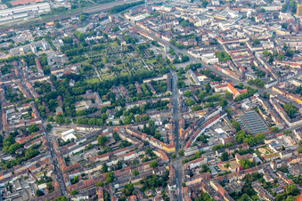 Vue aérienne de Cimetière de la vieille ville à le quartier Schalke in Gelsenkirchen dans le département Rhénanie du Nord-Westphalie, Allemagne