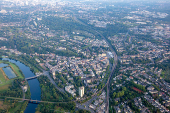 Vue aérienne de Sur la Ruhr à le quartier Steele in Essen dans le département Rhénanie du Nord-Westphalie, Allemagne