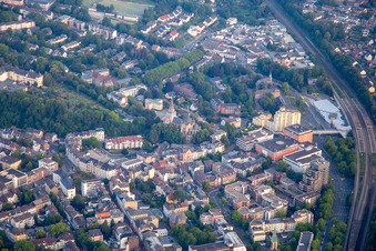 Vue aérienne de Steeler Platz et gare à le quartier Steele in Essen dans le département Rhénanie du Nord-Westphalie, Allemagne