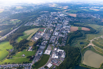 Vue aérienne de Zone industrielle Neviges à le quartier Neviges in Velbert dans le département Rhénanie du Nord-Westphalie, Allemagne