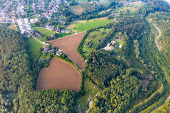 Vue aérienne de Parcours de golf Hinkelsteinwiese à le quartier Neviges in Velbert dans le département Rhénanie du Nord-Westphalie, Allemagne