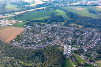 Vue aérienne de Tönisheide à Wülfrath dans le département Rhénanie du Nord-Westphalie, Allemagne