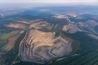 Photographie aérienne de Mine à ciel ouvert de Rütkausen de l'usine Lhoist Rheinkalk à Flandersbach à Wülfrath dans le département Rhénanie du Nord-Westphalie, Allemagne