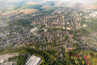 Vue aérienne de Du nord-est à Wülfrath dans le département Rhénanie du Nord-Westphalie, Allemagne