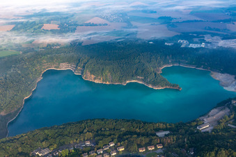 Vue aérienne de Mine à ciel ouvert inondée de l'usine Lhoist Rheinkalk à Flandersbach à Wülfrath dans le département Rhénanie du Nord-Westphalie, Allemagne