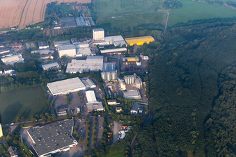 Vue aérienne de Marché Raiffeisen, remise sur les carreaux à Wülfrath dans le département Rhénanie du Nord-Westphalie, Allemagne