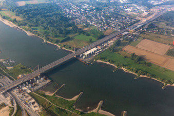 Vue aérienne de Pont du Rhin à Leverkusen à le quartier Merkenich in Köln dans le département Rhénanie du Nord-Westphalie, Allemagne