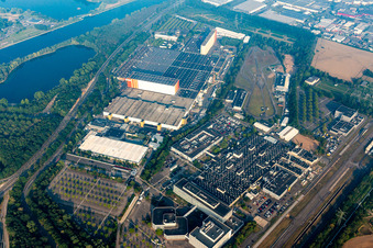 Vue aérienne de Locaux de l'usine Ford-Werke GmbH à le quartier Niehl in Köln dans le département Rhénanie du Nord-Westphalie, Allemagne