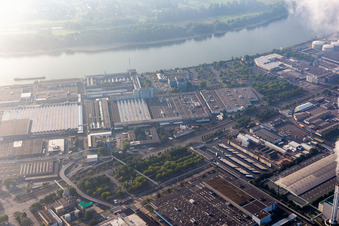 Vue aérienne de Usine Ford, bâtiment A à le quartier Niehl in Köln dans le département Rhénanie du Nord-Westphalie, Allemagne