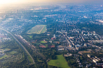 Vue aérienne de Hippodrome à le quartier Weidenpesch in Köln dans le département Rhénanie du Nord-Westphalie, Allemagne