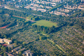 Vue aérienne de Parc Blücher à le quartier Bilderstöckchen in Köln dans le département Rhénanie du Nord-Westphalie, Allemagne