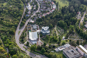 Vue aérienne de Parc en terrasses du Jardin botanique, Tropicarium et Arboretum de l'Université Tübingen à Tübingen dans le département Bade-Wurtemberg, Allemagne