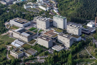 Photographie aérienne de Campus universitaire Tübingen sur la Schnarrenbergstraße à Tübingen dans le département Bade-Wurtemberg, Allemagne