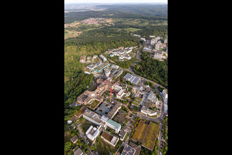 Vue oblique de Aperçu général du site hospitalier de la Clinique universitaire médicale du Schnarrenberg à Tübingen dans le département Bade-Wurtemberg, Allemagne