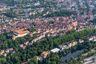 Vue aérienne de Vue des rues et des maisons dans les quartiers résidentiels à Tübingen dans le département Bade-Wurtemberg, Allemagne