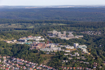 Vue aérienne de Campus avec bâtiments de recherche de CureVac, Immatics, Institut Max Planck de biologie du développement et CeGaT GmbH à le quartier Waldhausen in Tübingen dans le département Bade-Wurtemberg, Allemagne