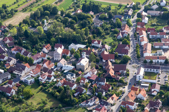 Vue aérienne de Église Martin Luther à le quartier Rommelsbach in Reutlingen dans le département Bade-Wurtemberg, Allemagne