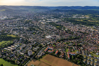 Vue aérienne de Vue d'ensemble de la ville depuis le nord-ouest avec Rieber GmbH & Co.KG à le quartier Betzingen in Reutlingen dans le département Bade-Wurtemberg, Allemagne