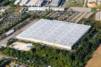 Vue aérienne de Centre logistique Daimler à le quartier Jettenburg in Kusterdingen dans le département Bade-Wurtemberg, Allemagne