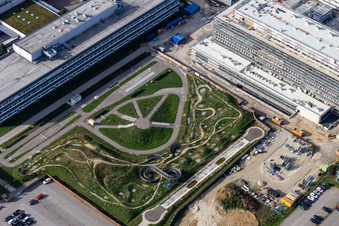 Vue aérienne de Locaux de l'entreprise Bosch GmbH avec halls, bâtiments d'entreprise et installations de production à le quartier Jettenburg in Kusterdingen dans le département Bade-Wurtemberg, Allemagne