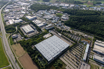 Vue aérienne de Complexe de bâtiments et terrain du centre logistique Daimler AG LogistikCenter à le quartier Jettenburg in Kusterdingen dans le département Bade-Wurtemberg, Allemagne