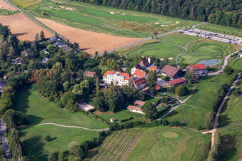 Vue aérienne de Club de golf Schloss Kressbach à le quartier Kreßbach in Tübingen dans le département Bade-Wurtemberg, Allemagne