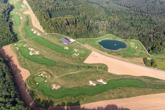 Terrain du terrain de golf Golfclub Schloss Kressbach à Kressbach à le quartier Kreßbach in Tübingen dans le département Bade-Wurtemberg, Allemagne d'en haut