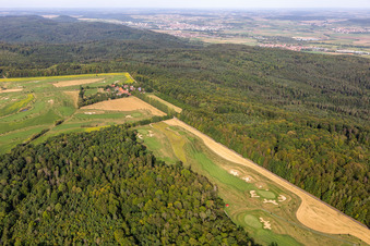 Vue d'oiseau de Club de golf Schloss Kressbach à le quartier Kreßbach in Tübingen dans le département Bade-Wurtemberg, Allemagne