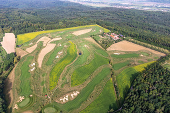 Terrain du terrain de golf Golfclub Schloss Kressbach à Kressbach à le quartier Kreßbach in Tübingen dans le département Bade-Wurtemberg, Allemagne depuis l'avion