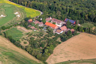 Vue aérienne de Club de golf Schloss Kressbach à le quartier Weilheim in Tübingen dans le département Bade-Wurtemberg, Allemagne