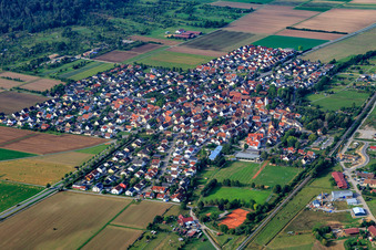 Vue aérienne de De l'est à le quartier Kiebingen in Rottenburg am Neckar dans le département Bade-Wurtemberg, Allemagne