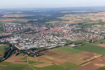 Vue aérienne de Zone urbaine avec périphérie et centre-ville à Rottenburg am Neckar dans le département Bade-Wurtemberg, Allemagne