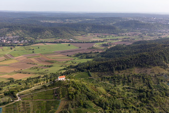 Vue aérienne de Chapelle Wurmlinger Saint-Remiius à le quartier Wurmlingen in Rottenburg am Neckar dans le département Bade-Wurtemberg, Allemagne