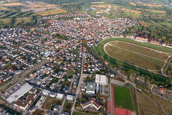 Piste de course Iffezheim à Iffezheim dans le département Bade-Wurtemberg, Allemagne d'en haut