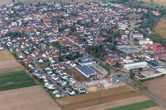 Vue aérienne de Vue depuis le nord-est d'ALDI à Hügelsheim dans le département Bade-Wurtemberg, Allemagne