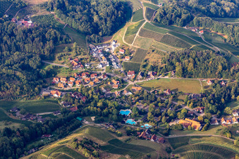 Vue aérienne de Bâtiment du festival et bâtiment du spa à Sasbachwalden dans le département Bade-Wurtemberg, Allemagne