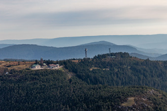 Vue aérienne de Tour Hornisgrinde à Seebach dans le département Bade-Wurtemberg, Allemagne