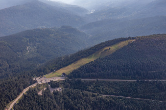 Vue aérienne de Seibelsecke, téléphérique et piste de ski à Baiersbronn dans le département Bade-Wurtemberg, Allemagne