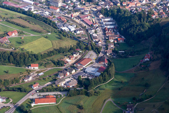 Vue aérienne de Netto, Pizza, Penny à Oppenau dans le département Bade-Wurtemberg, Allemagne