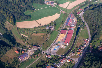 Vue aérienne de Scierie Aägewerk Lehmann GmbH & Co. KG et Renchtalholz GmbH dans le Renchtal dans le district d'Ibach à le quartier Ramsbach in Oppenau dans le département Bade-Wurtemberg, Allemagne