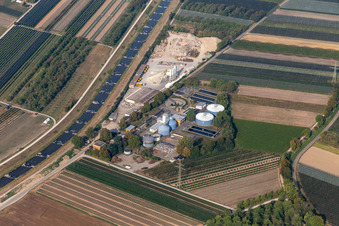 Vue aérienne de Betonwerk Renchtal GmbH & Co. KG à côté de la station d'épuration Oberkirch à Oberkirch dans le département Bade-Wurtemberg, Allemagne